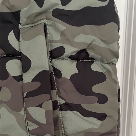 NWT! Jolie & Joy Kids Camouflage Puffer Vest - Picture 6 of 9